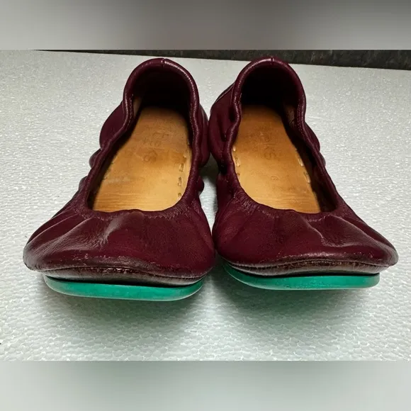 Tieks  size 6Women's Burgundy Leather Flats