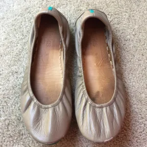 Tieks Taupe Leather Ballet Flats Shoes size 8
