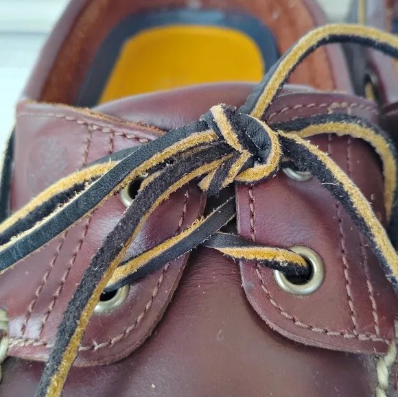 Timberland &quot;Classic&quot; Dark Brown Rootbeer Leather 2-Eye Boat Shoes. Size 10.5