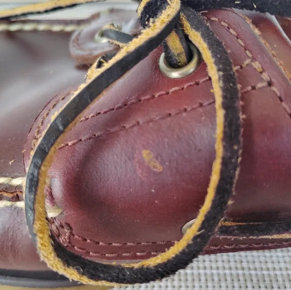 Timberland &quot;Classic&quot; Dark Brown Rootbeer Leather 2-Eye Boat Shoes. Size 10.5