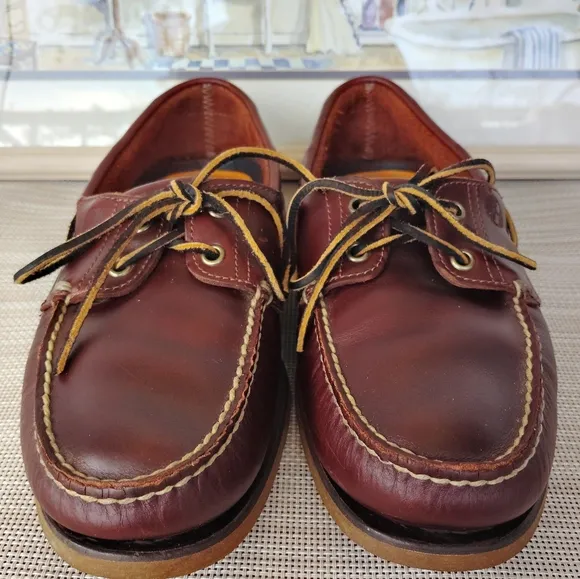 Timberland &quot;Classic&quot; Dark Brown Rootbeer Leather 2-Eye Boat Shoes. Size 10.5
