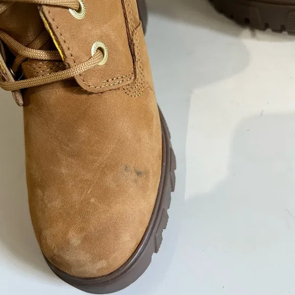 Timberland  NWOT Suede Leather Ankle Boots lace up Lugz sole size 7 Carmel brown