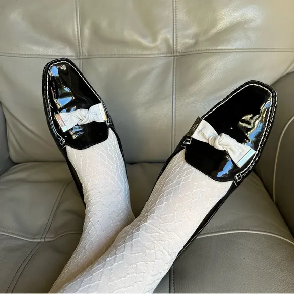 Tod's Black Patent Leather Moccasins Sz 39 US 8.5 White Bow Classic Chic Soft