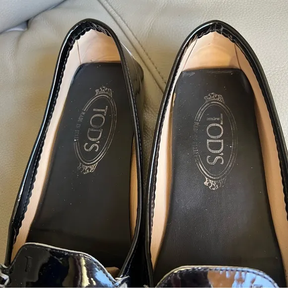 Tod's Black Patent Leather Moccasins Sz 39 US 8.5 White Bow Classic Chic Soft