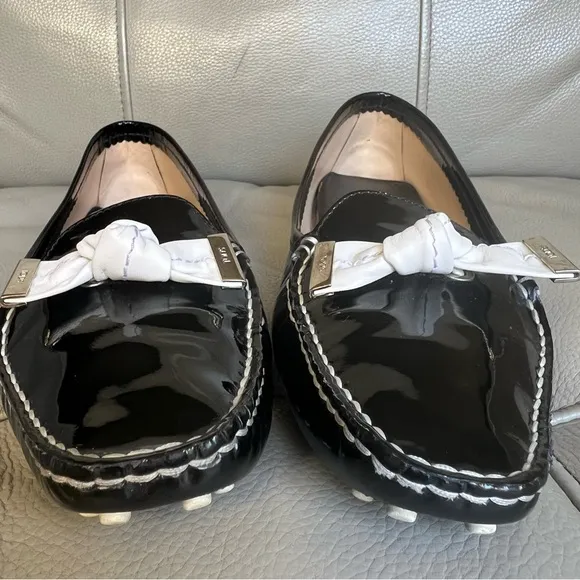 Tod's Black Patent Leather Moccasins Sz 39 US 8.5 White Bow Classic Chic Soft