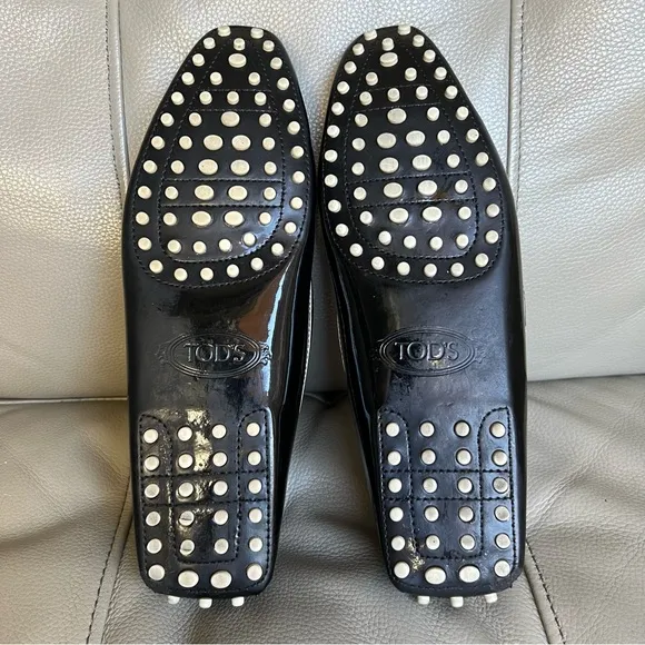 Tod's Black Patent Leather Moccasins Sz 39 US 8.5 White Bow Classic Chic Soft