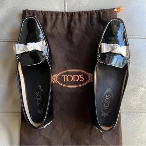 Tod's Black Patent Leather Moccasins Sz 39 US 8.5 White Bow Classic Chic Soft