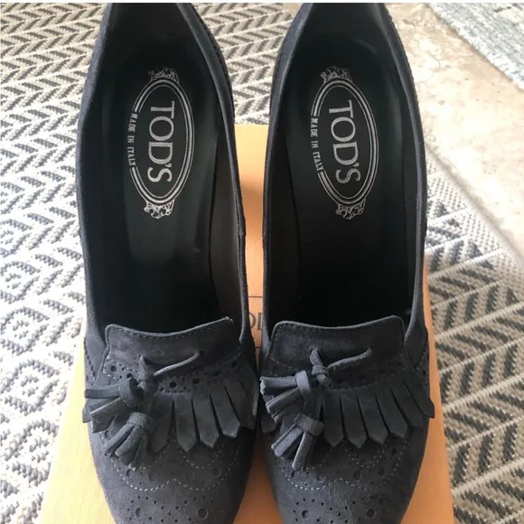 Tod´s gray suede brogue tassel heel moccasins