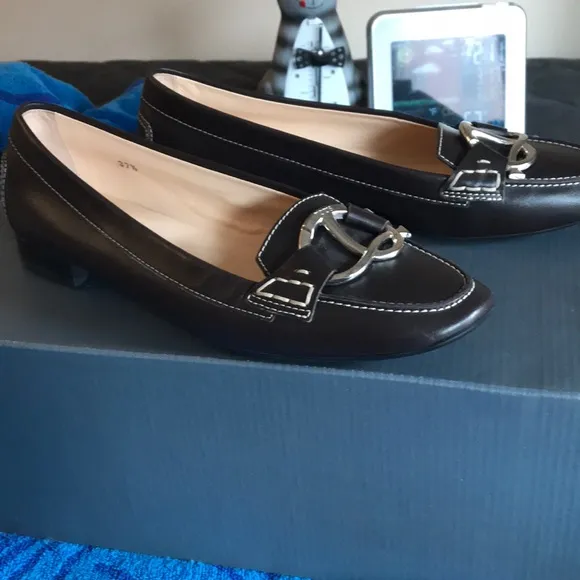 Tod’s leather flats !!!Firm
