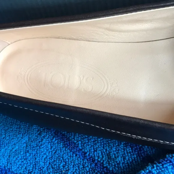 Tod’s leather flats !!!Firm