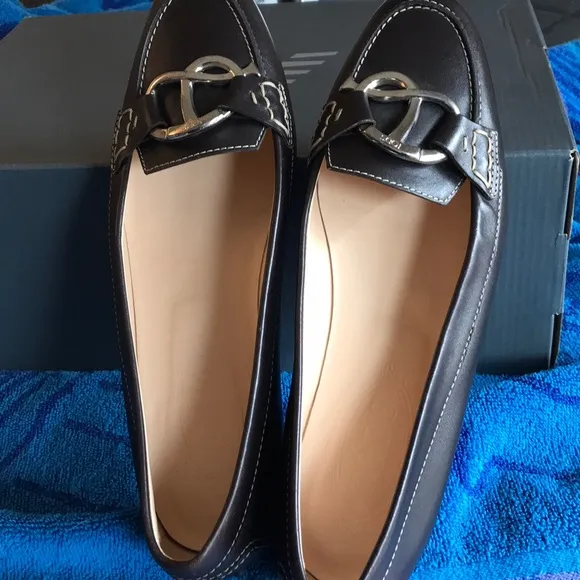 Tod’s leather flats !!!Firm
