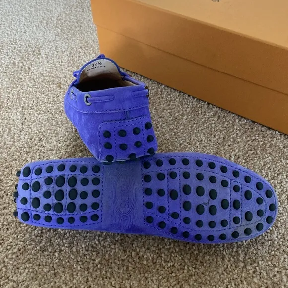 Tods suede moccasins