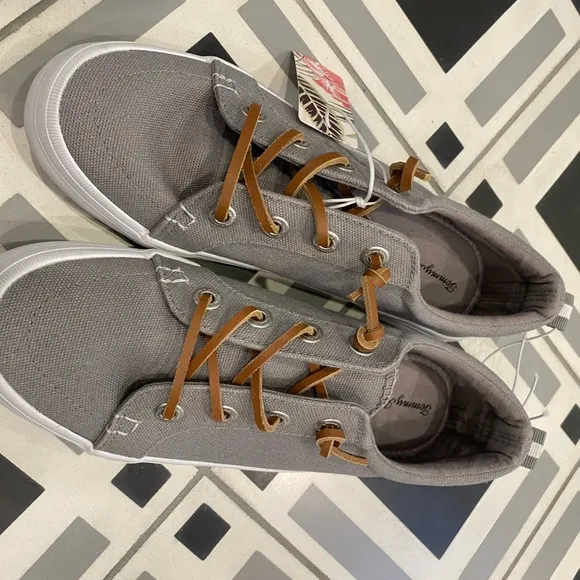 TOMMY BAHAMA boat shoes- unisex but womens sizing!⚓️ leather laces/nuetral grey