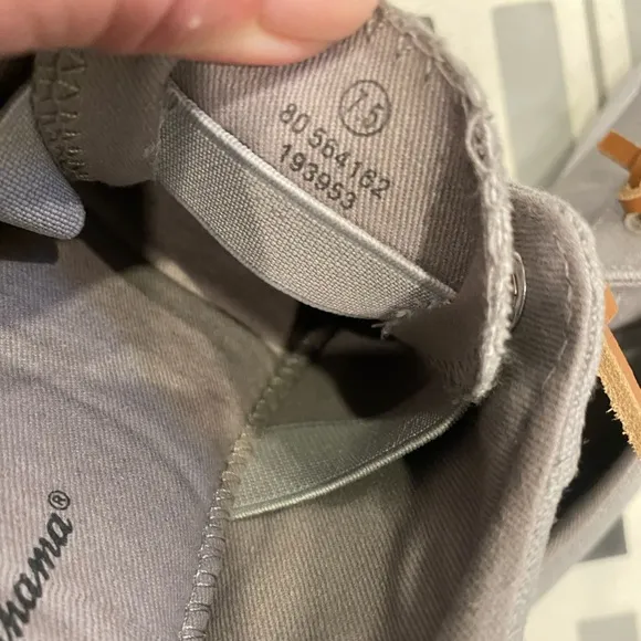 TOMMY BAHAMA boat shoes- unisex but womens sizing!⚓️ leather laces/nuetral grey
