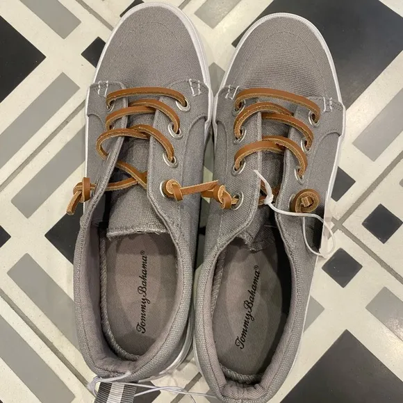 TOMMY BAHAMA boat shoes- unisex but womens sizing!⚓️ leather laces/nuetral grey