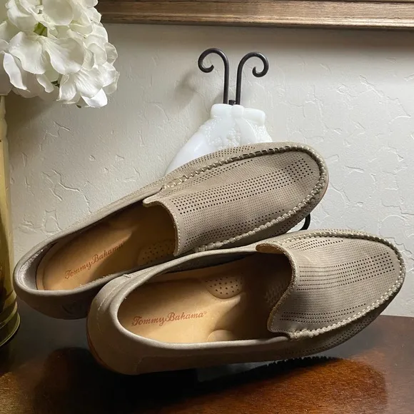 Tommy Bahama Men’s Felton Leather Nubuck Loafers 9.5M Beige Preppy Boat Shoes