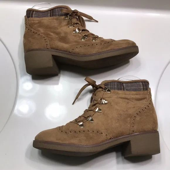 Tommy Hilfiger Women’s Faux Suede Brown Plaid Upper Lace-Up Wingtip Heeled Boots