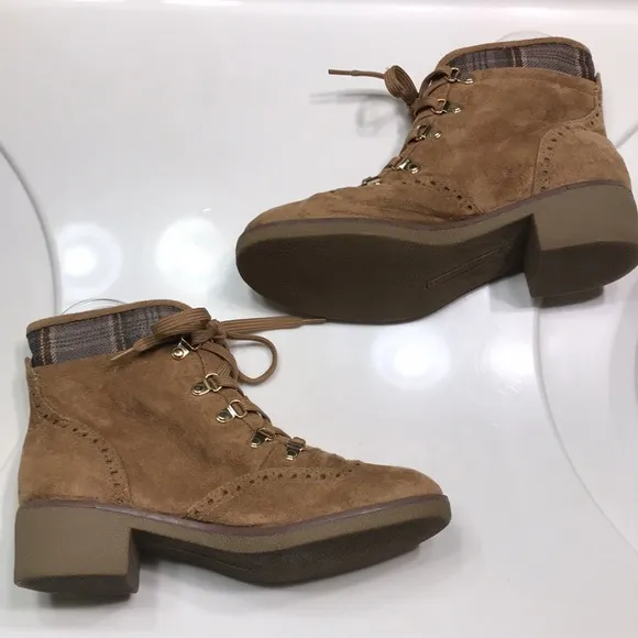 Tommy Hilfiger Women’s Faux Suede Brown Plaid Upper Lace-Up Wingtip Heeled Boots