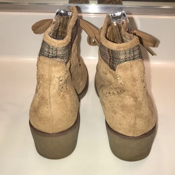 Tommy Hilfiger Women’s Faux Suede Brown Plaid Upper Lace-Up Wingtip Heeled Boots