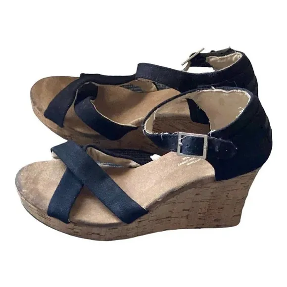 Toms Black Wedges Sandals Size 7.5 Open Toe Ankle Strap Heel Wedge Casual