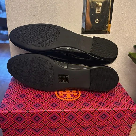Tory Burch Black Benton Ballet Flats size 8 NIB.