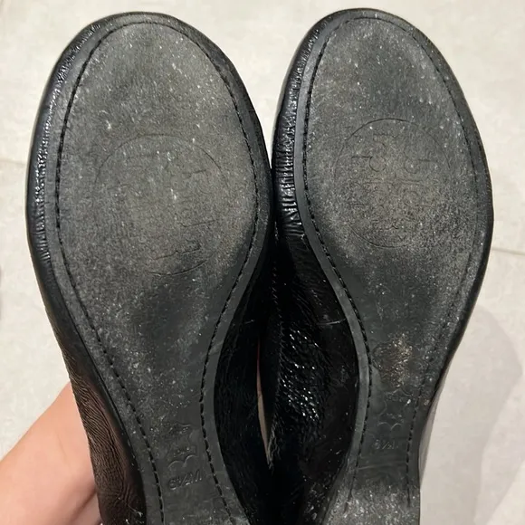 TORY BURCH BLACK CAROLINE PATENT LEATHER BALLET FLATS SIZE 6.5