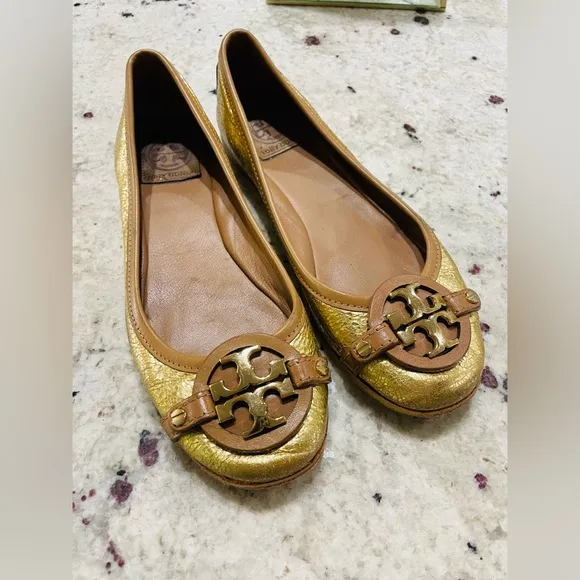 TORY BURCH GOLD LEATHER FLATS SIZE 8-9