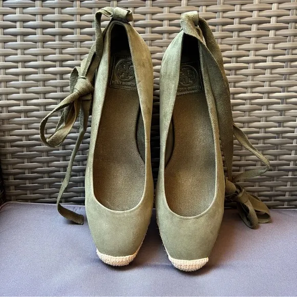 Tory Burch “Heather” Lace Up Olive Green Suede Espadrille Wedges Sz 8.5 Summer
