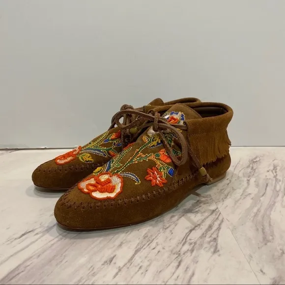 Tory Burch Huntington Embroidered Moccasins 6M