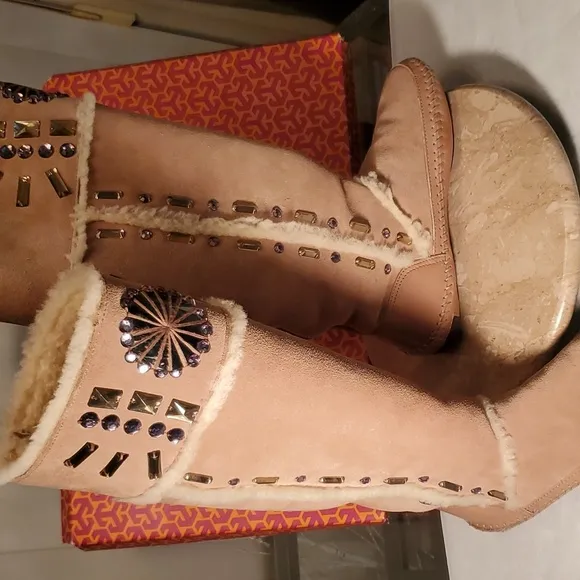 TORY BURCH JEWELED TALL SHEARLING SUEDE BOOTS SIZE 7/ LIKE NEW🚨PRICE FIRM🚨