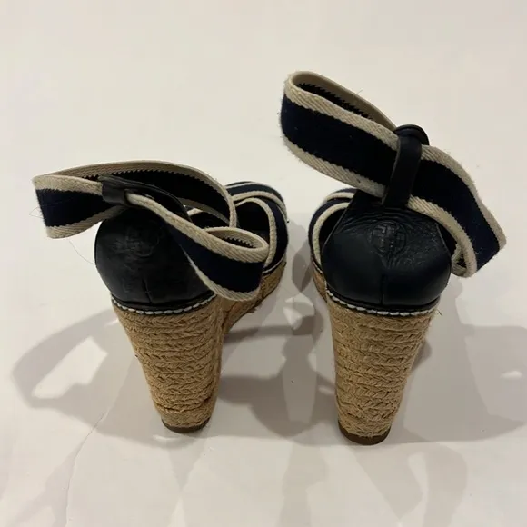 TORY BURCH Navy Blue &amp; Cream Contrast Elastic Espadrille Wedges item siz…