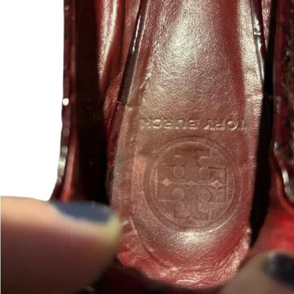 Tory Burch Reva Crocodile Embossed Cranberry Leather Flats Size 9.