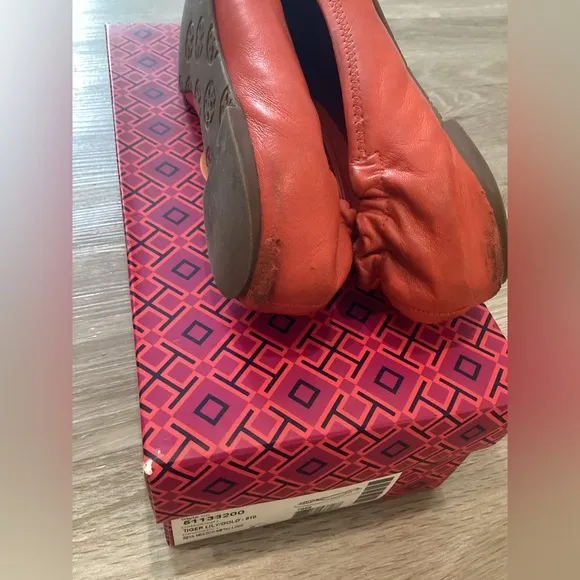Tory Burch Reva Mestico Leather Ballet Flats In Tiger Lily/Gold Logo– Size 8