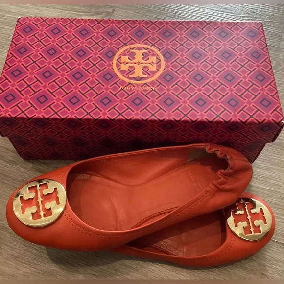 Tory Burch Reva Mestico Leather Ballet Flats In Tiger Lily/Gold Logo– Size 8