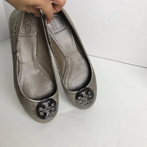 Tory Burch Reva Pewter Snake Silver Emblem Logo Leather Ballet Flats Womens Sz 8