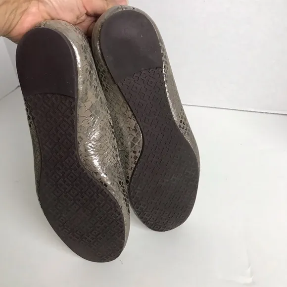 Tory Burch Reva Pewter Snake Silver Emblem Logo Leather Ballet Flats Womens Sz 8