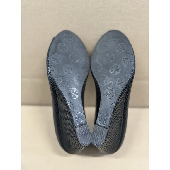 Tory Burch Size 6M Black Textured Snake Leather Wedge Shoes Pumps