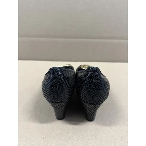 Tory Burch Size 6M Black Textured Snake Leather Wedge Shoes Pumps