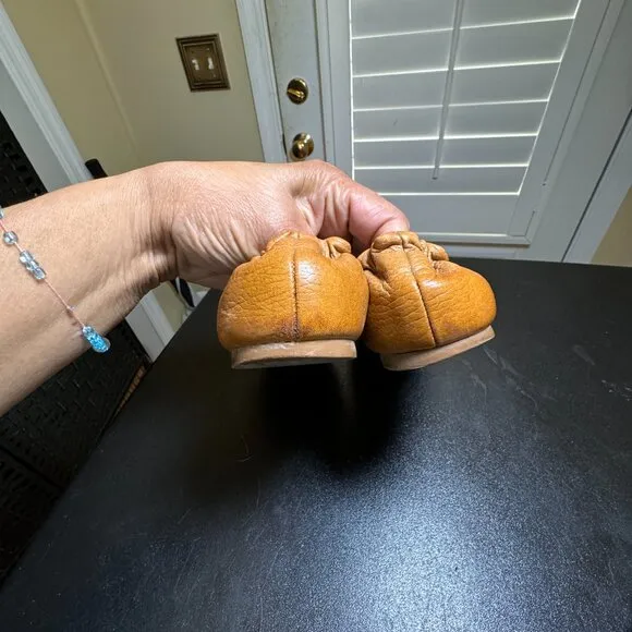 Tory Burch size 7 tan pebble leather flats