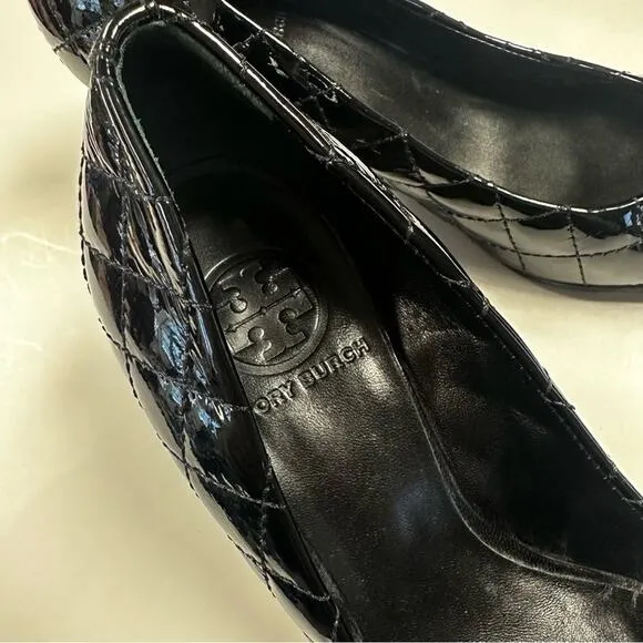 Tory Burch Wedges Womens 7 Black Quilted Patent Leather Quinn Logo Shoes