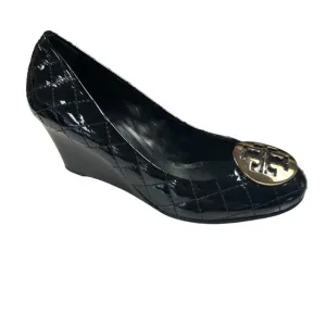 Tory Burch Wedges Womens 7 Black Quilted Patent Leather Quinn Logo Shoes