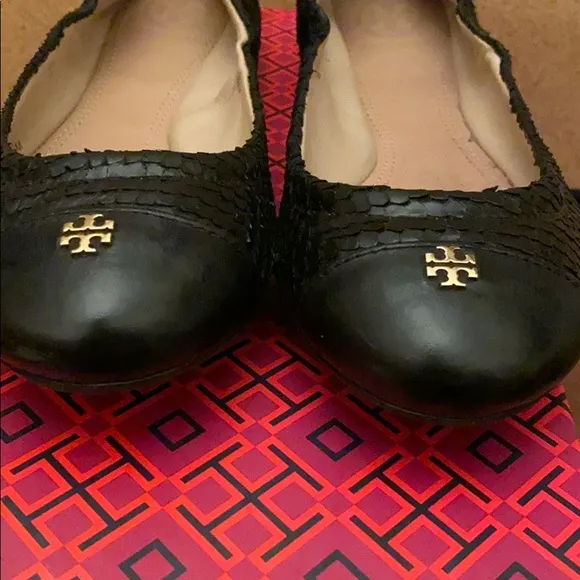 Tory Burch York Snake Print  flats , size 51/2M