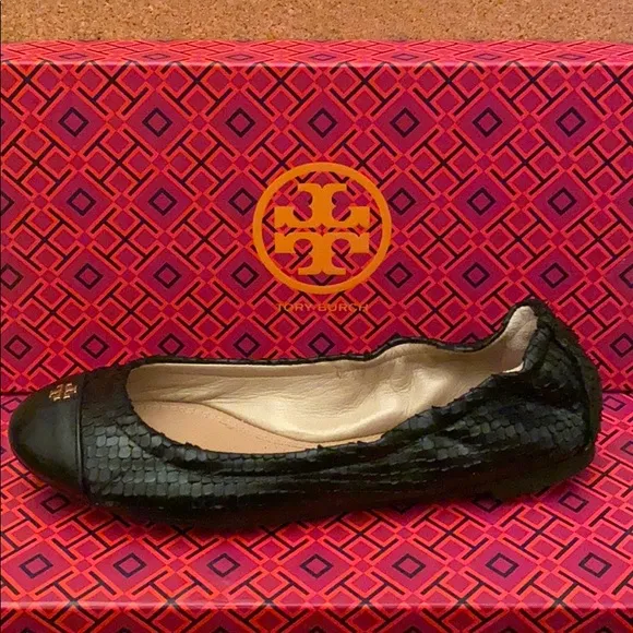 Tory Burch York Snake Print  flats , size 51/2M