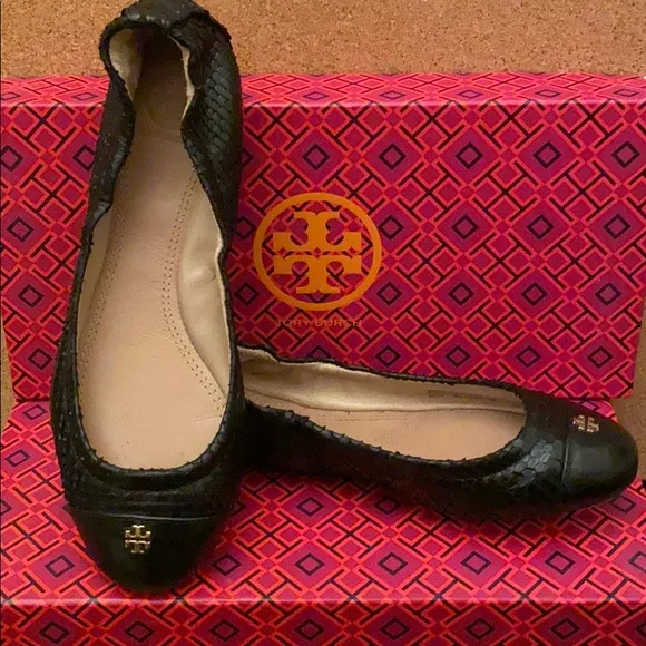 Tory Burch York Snake Print  flats , size 51/2M