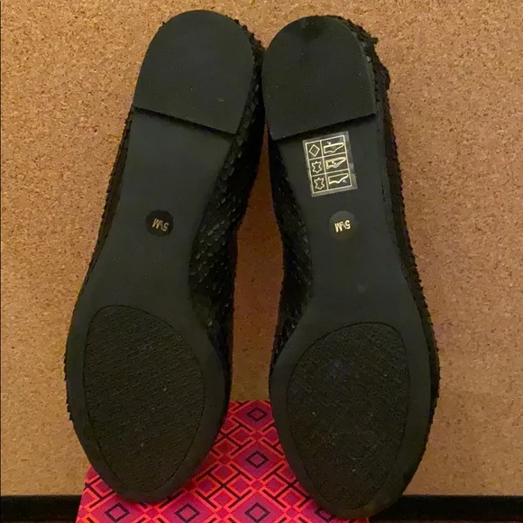 Tory Burch York Snake Print  flats , size 51/2M