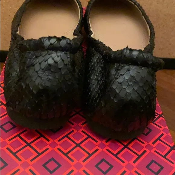 Tory Burch York Snake Print  flats , size 51/2M