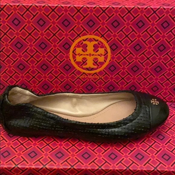 Tory Burch York Snake Print  flats , size 51/2M