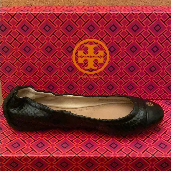 Tory Burch York Snake Print  flats , size 51/2M