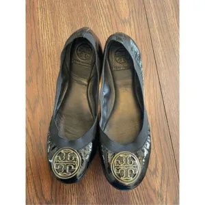 Tory Burch Black Flats (SZ 9)