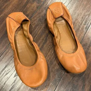 Tory Burch tan leather flats size 8.5 GUC shows signs of wear but overall good